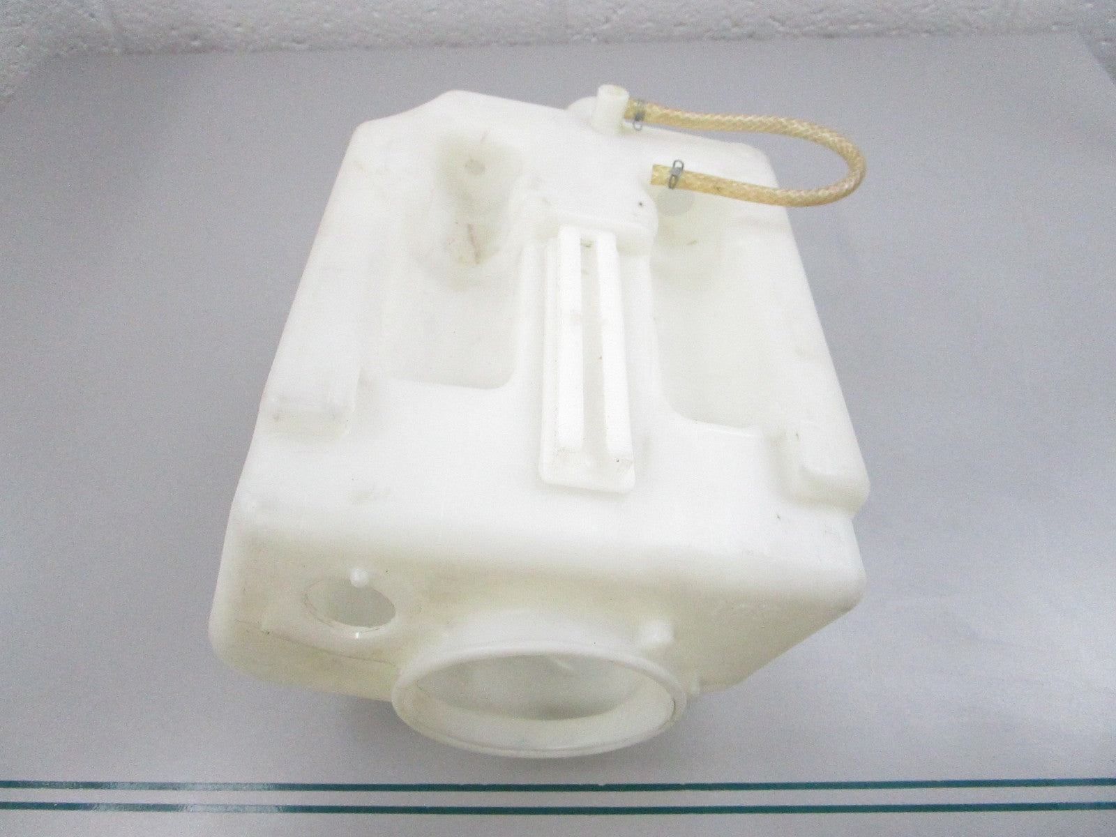 NEW OEM 2108691220 Mercedes-Benz Fluid Reservoir 0810