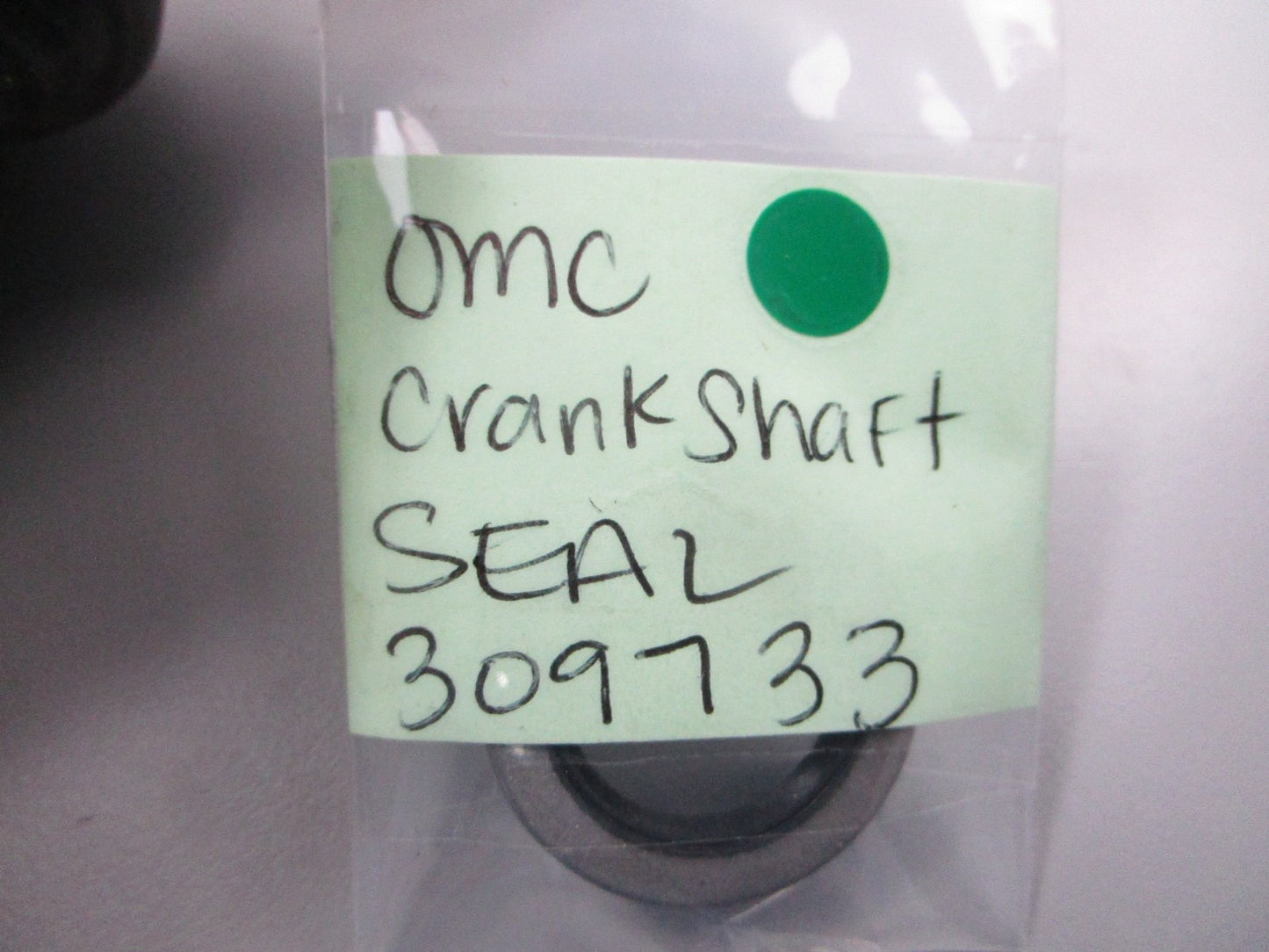 NEW OEM 309733 0309733 OMC Johnson Evinrude Crankshaft Seal 0810