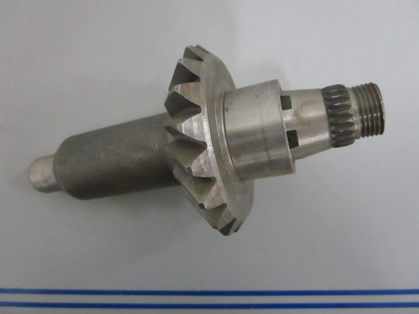 *NEW OEM* 0820 OMC Johnson Evinrude Shaft & Pinion Assy 980284 0980284