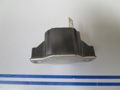 *NEW OEM* 0810 Volvo Penta Temperature Sensor Breaker Switch 897815
