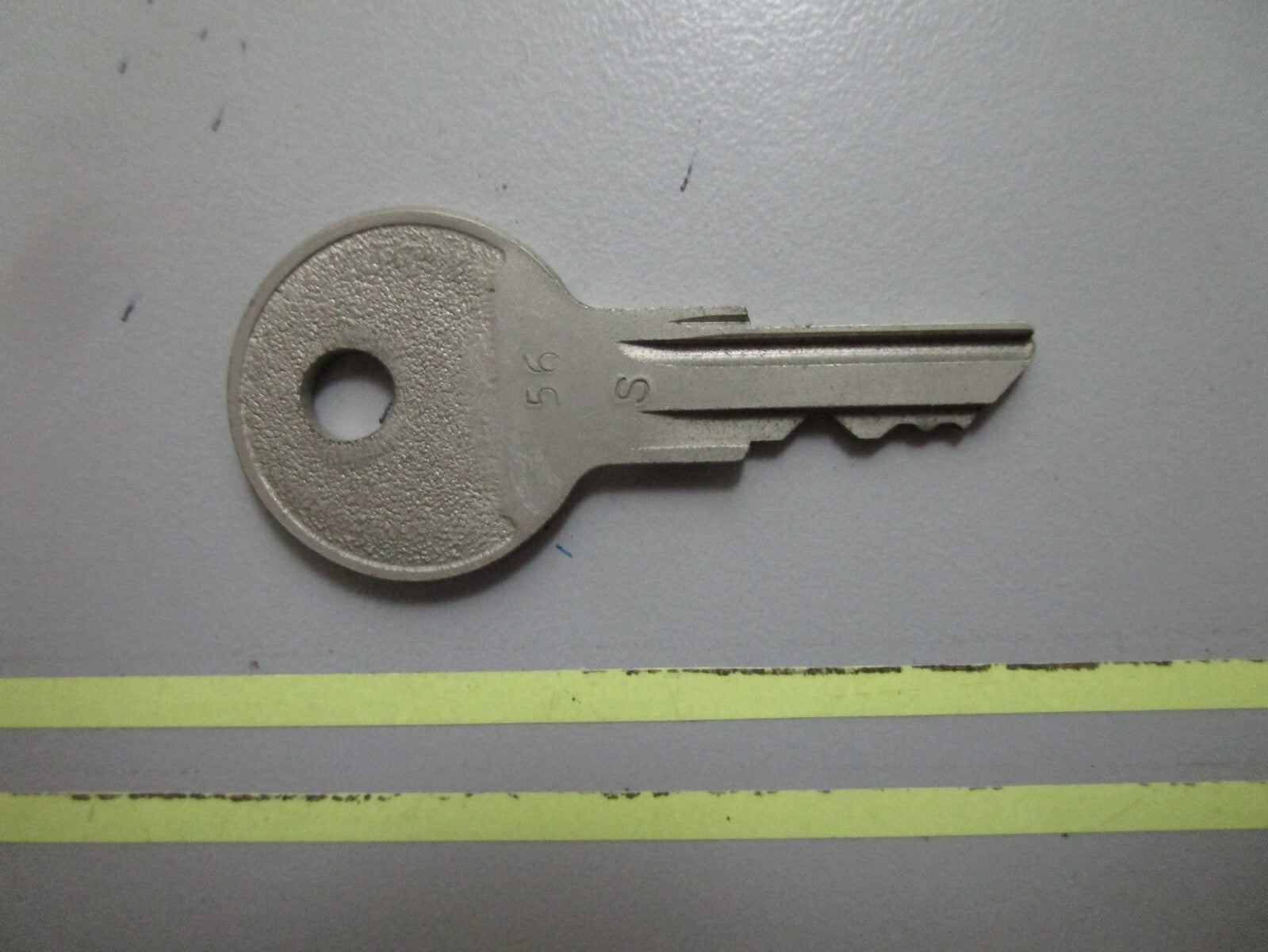 *NEW OEM* 0810 OMC Johnson Evinrude Ignition Key 77-56 501805 0501805