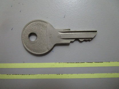 *NEW OEM* 0810 OMC Johnson Evinrude Ignition Key 77-56 501805 0501805