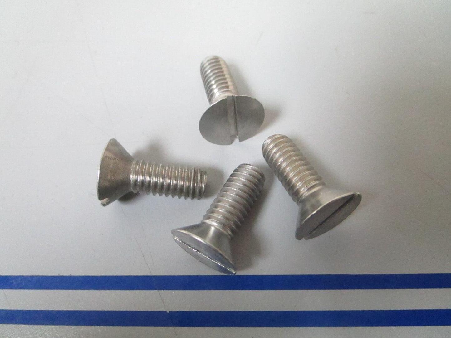 *NEW OEM* (LOT OF 4) 0810 OMC Johnson Evinrude Screw 908357 0908357