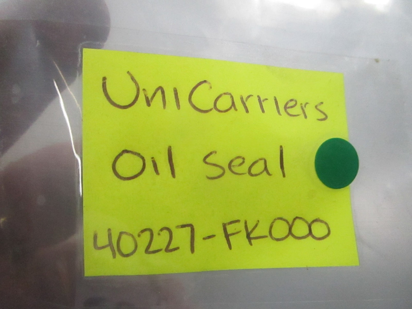 NEW OEM 40227-FK000 UniCarriers Oil Seal 0810