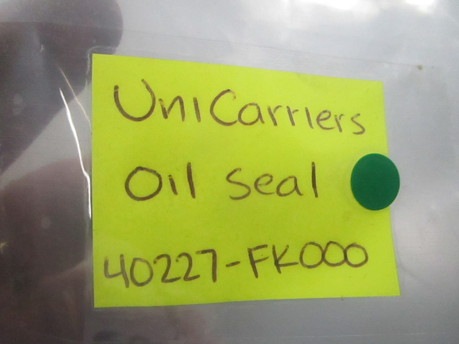 NEW OEM 40227-FK000 UniCarriers Oil Seal 0810