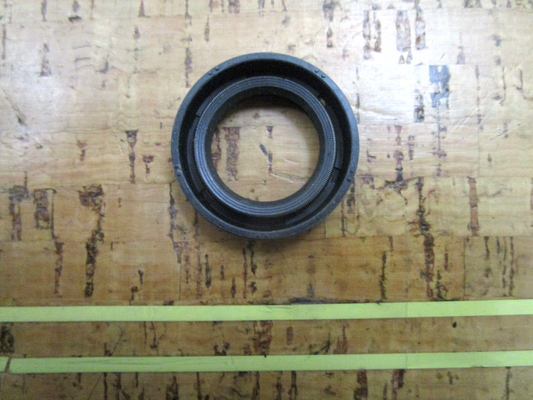 *NEW OEM* 0750 OMC Johnson Evinrude LOWER SEAL 446207 0446207