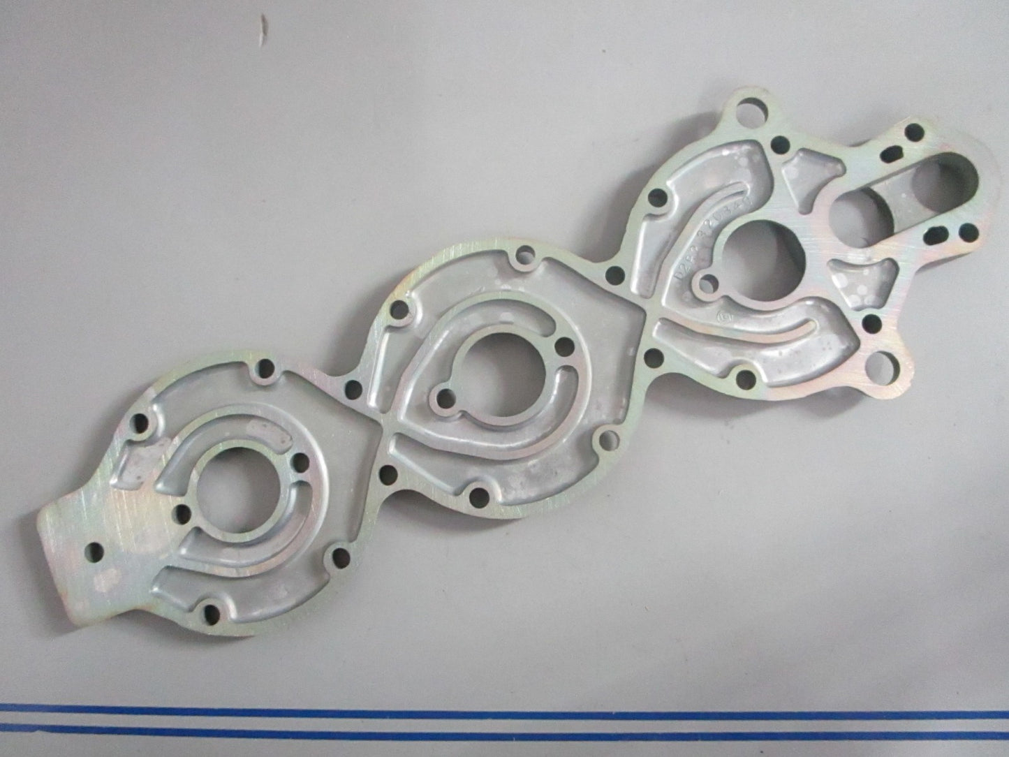 NEW OEM 320840 0320840 OMC Johnson Evinrude Cylinder Head Cover 0820