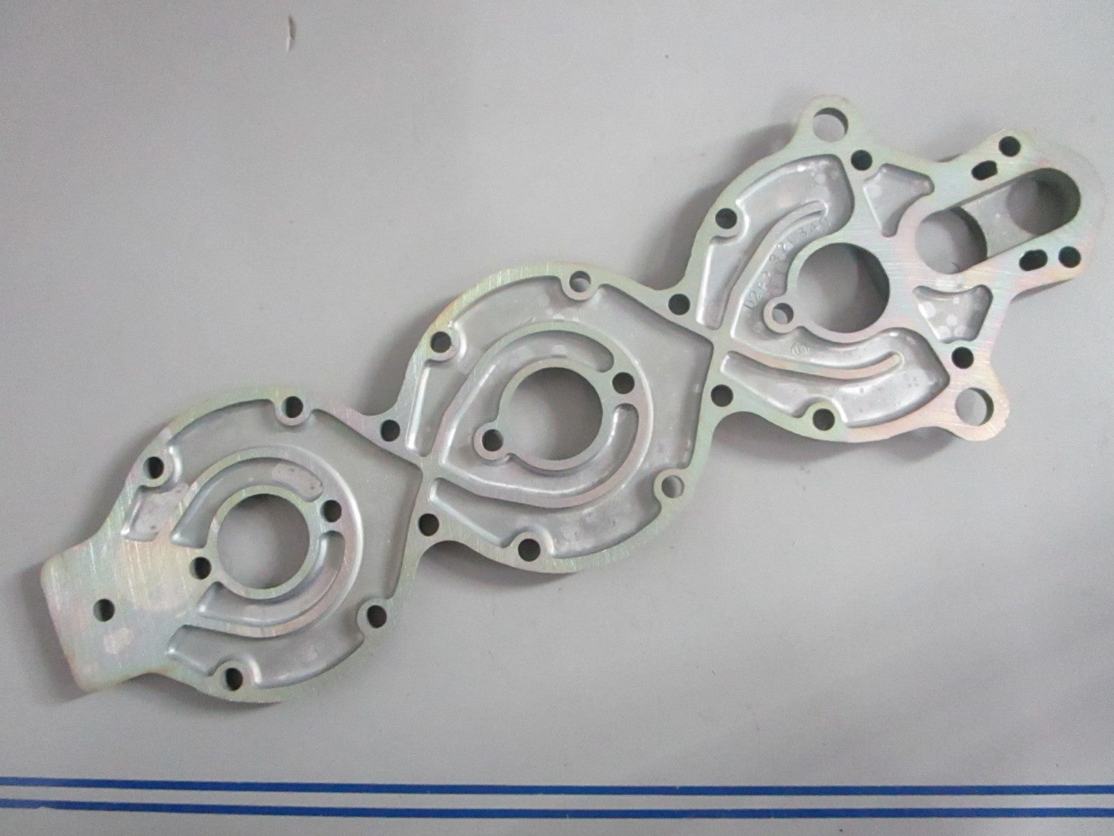 NEW OEM 320840 0320840 OMC Johnson Evinrude Cylinder Head Cover 0820