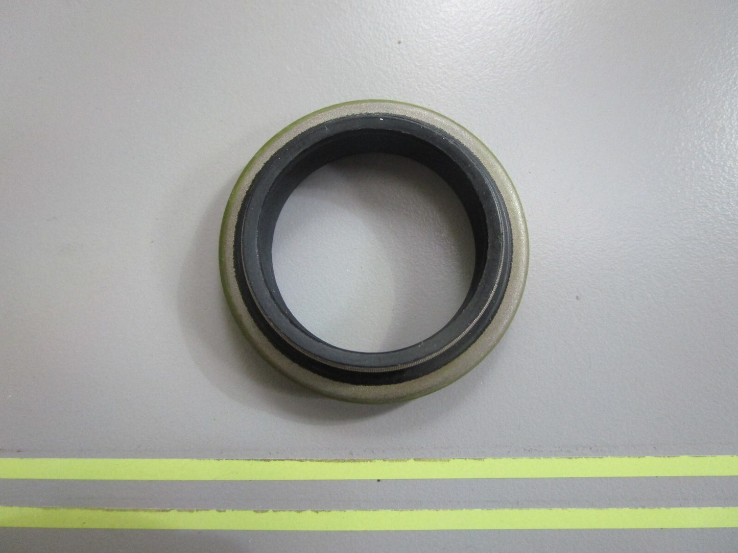 *NEW OEM* 0820 Volvo Penta Oil Seal 3863090