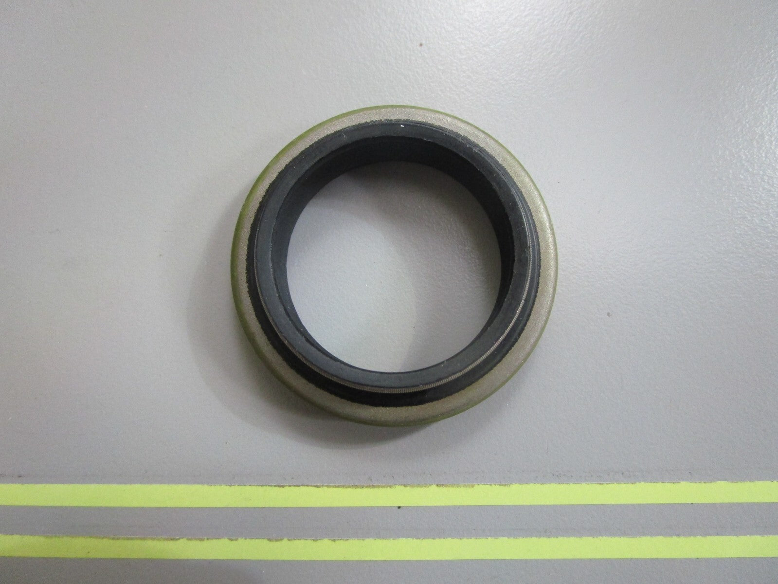 *NEW OEM* 0820 Volvo Penta Oil Seal 3863090