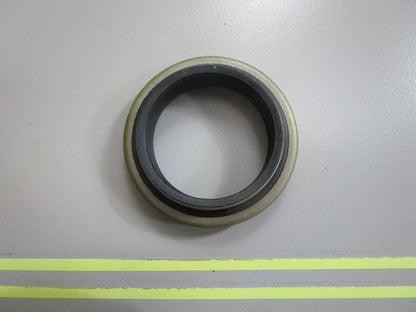 *NEW OEM* 0820 Volvo Penta Oil Seal 3863090