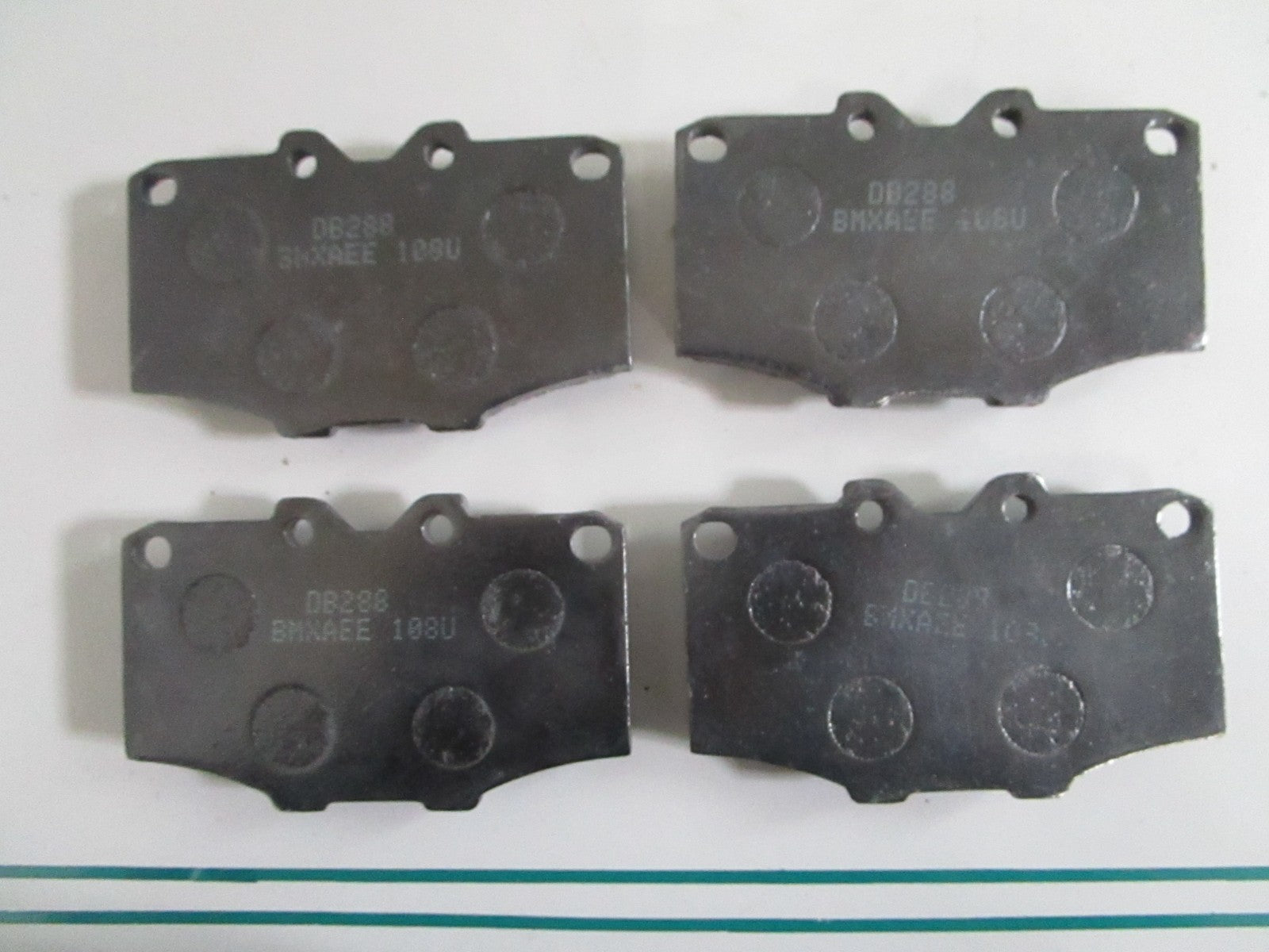 NEW D252D Disc Brake Pad Set 0820