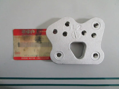 NEW OEM 43541-01H00 Suzuki Front Footrest Bracket 0820