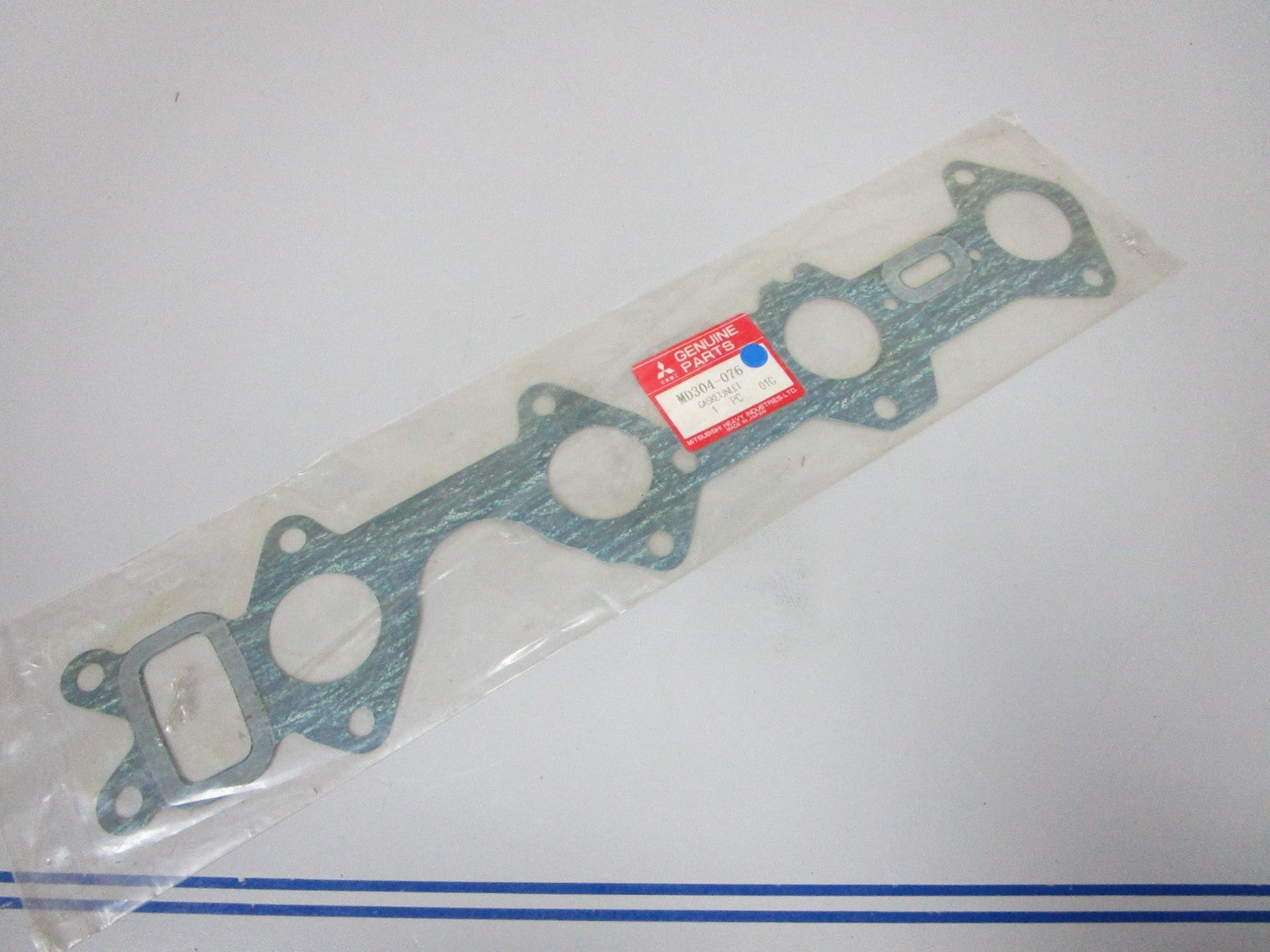 *NEW OEM* 0720 Mitsubishi Inlet Gasket MD304-076