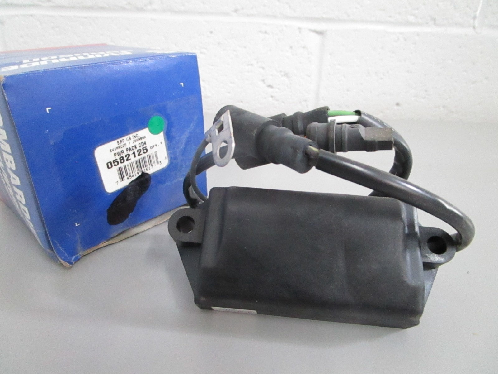 NEW OEM 582125 0582125 OMC Johnson Evinrude Power Pack 0820