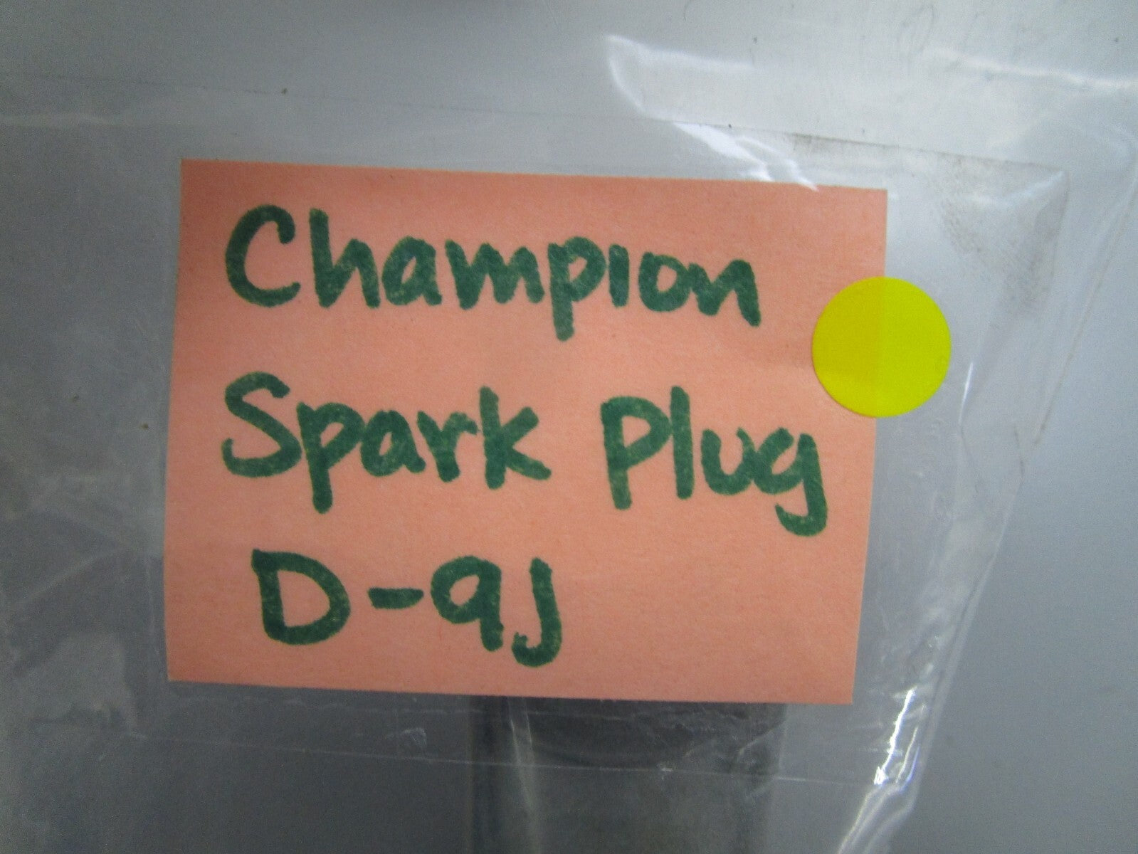 *NEW*  0810 Champion Spark Plug D-9J