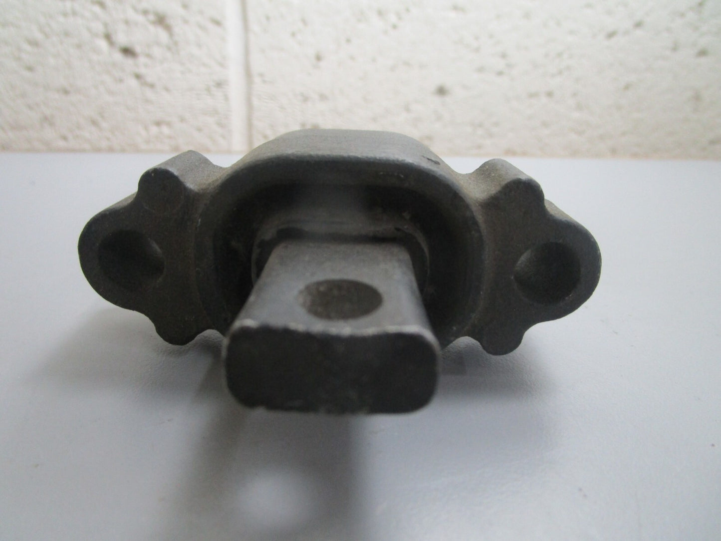 *NEW OEM* 0820 OMC Johnson Evinrude Lower Rubber Mount 388411 0388411