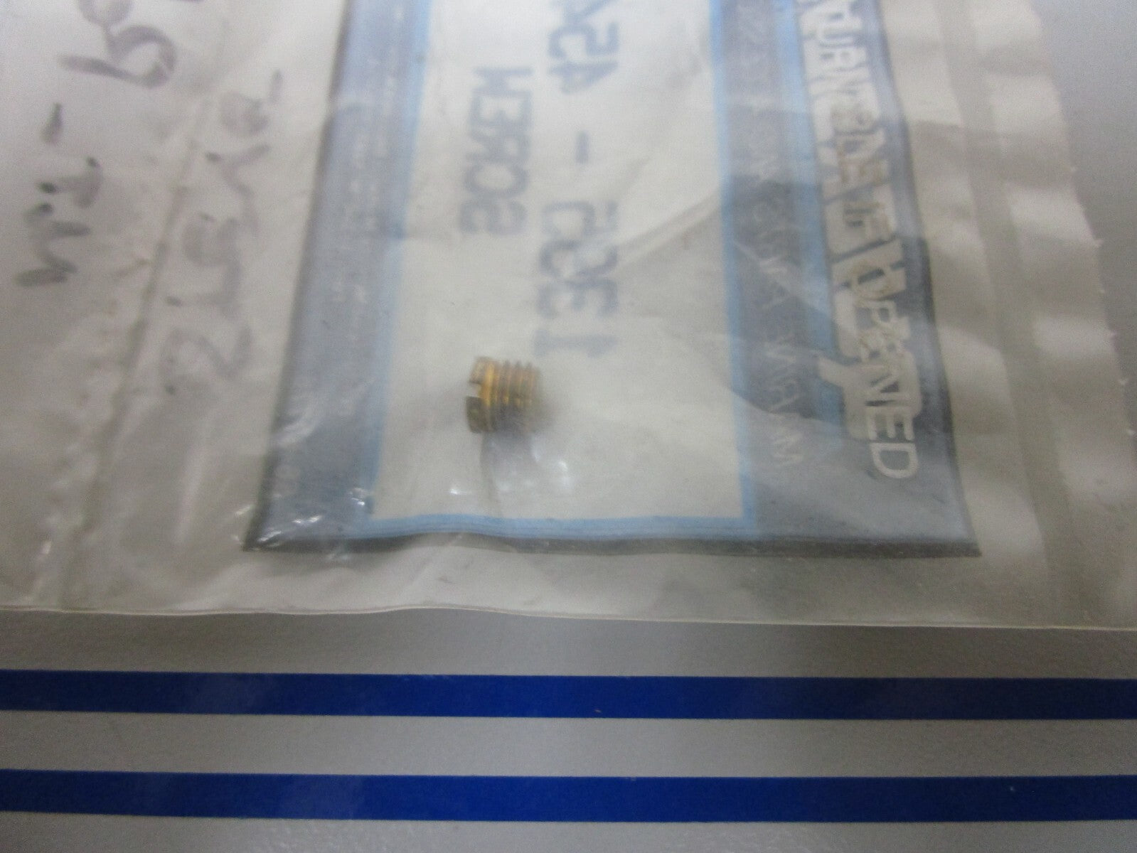 *NEW OEM* 0810 Mercury Quicksilver Screw 1395-4543