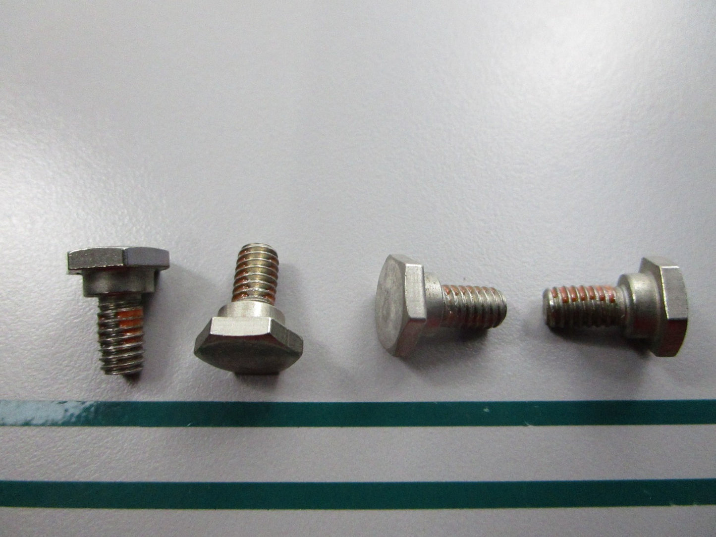 NEW OEM (LOT OF 4) 321922 0321922 OMC Johnson Evinrude Clamp Screw 0810