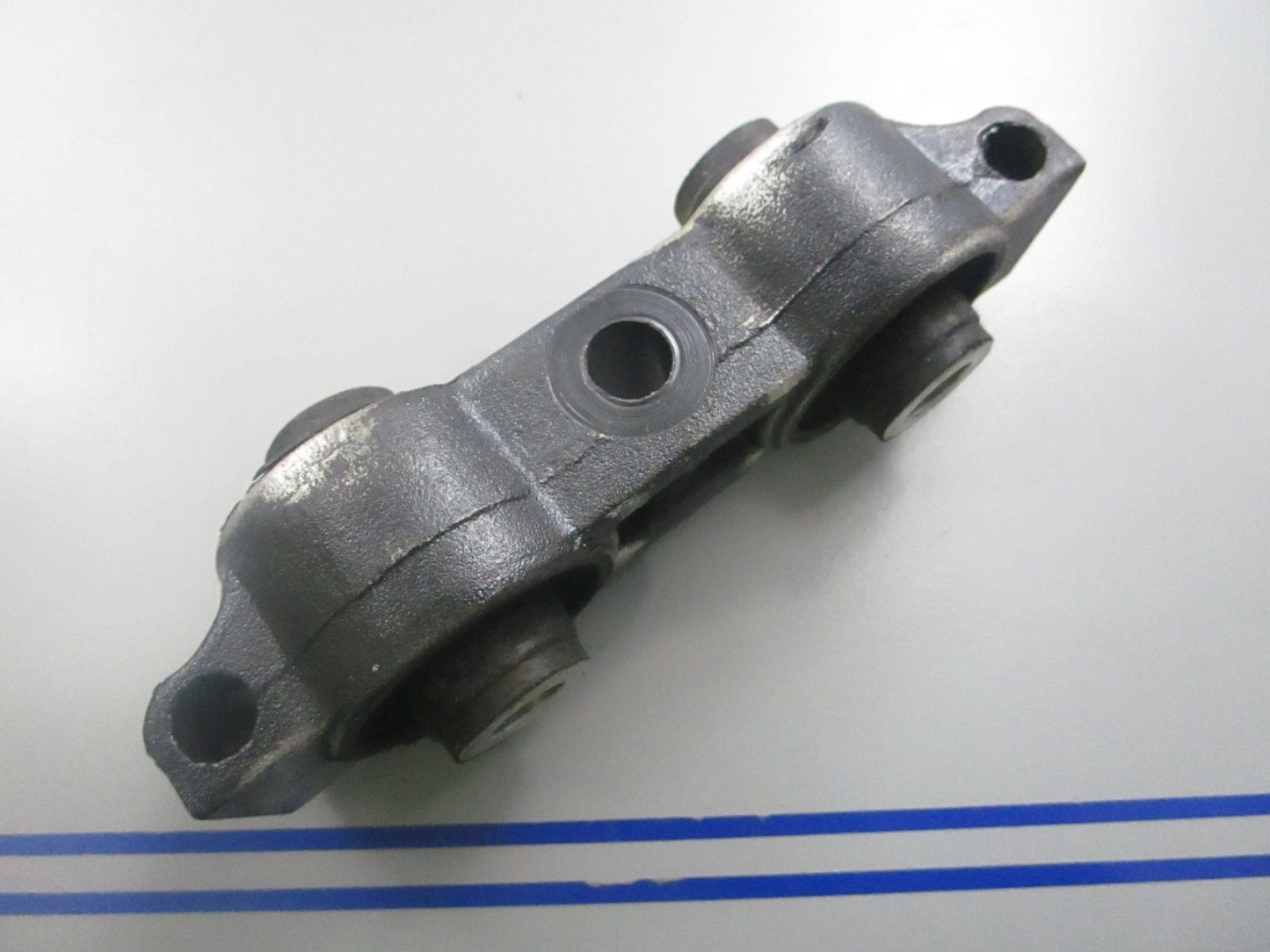 *NEW OEM* 0810 OMC Johnson Evinrude Rubber Mount 395873 0395873