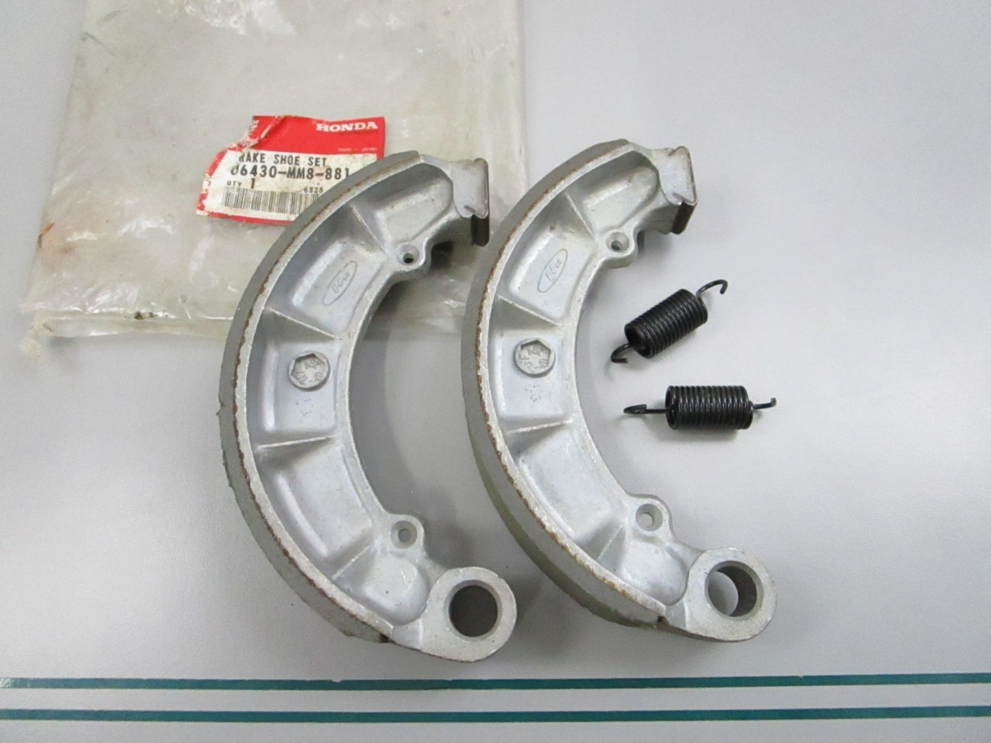 NEW OEM 06430-MM8-881 Honda Brake Shoe Set 0810