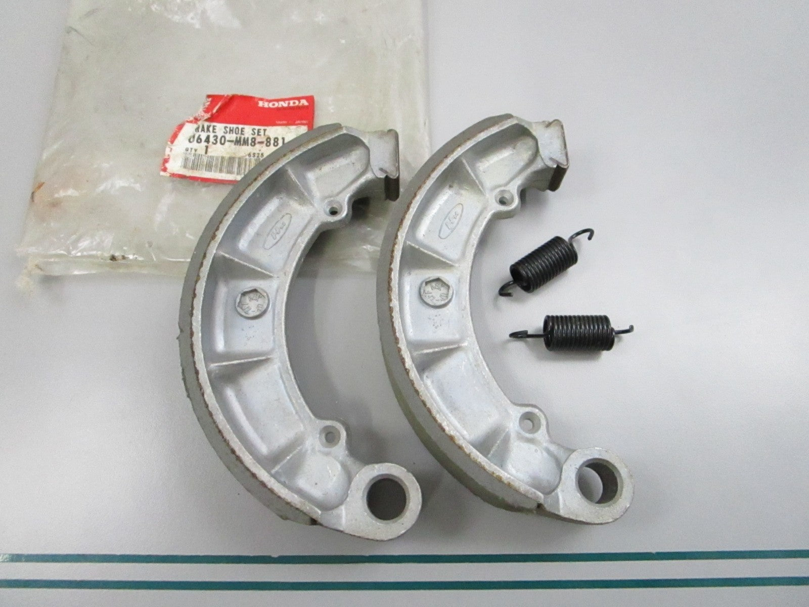 NEW OEM 06430-MM8-881 Honda Brake Shoe Set 0810