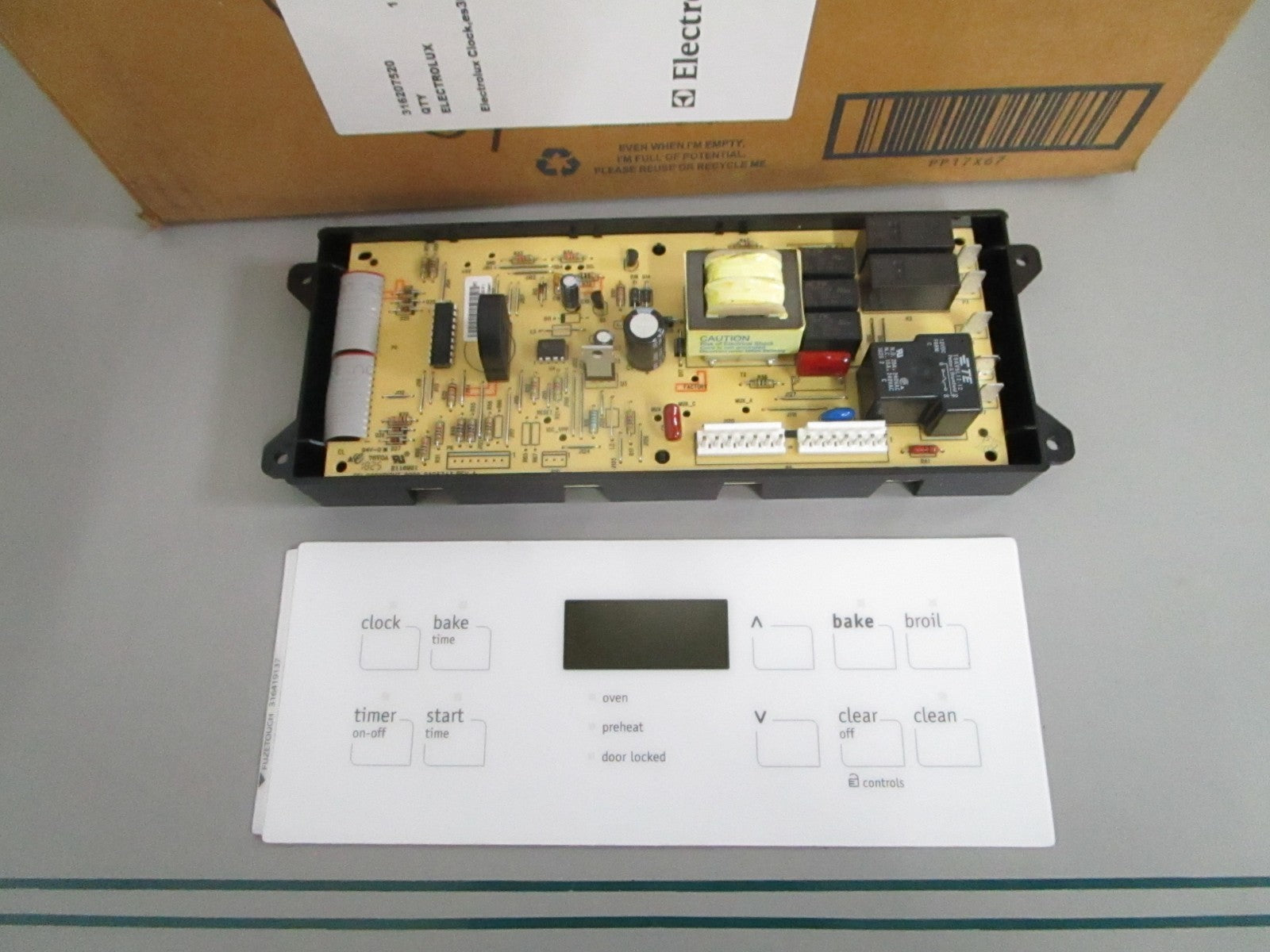 NEW OEM 316207520 Electrolux Oven Control Board 0820