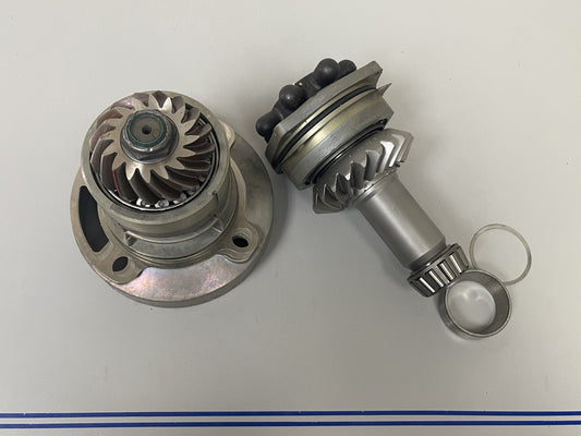 *NEW OEM* 0670 OMC Johnson Evinrude Bearing Housing Shaft Gear Housing 982478