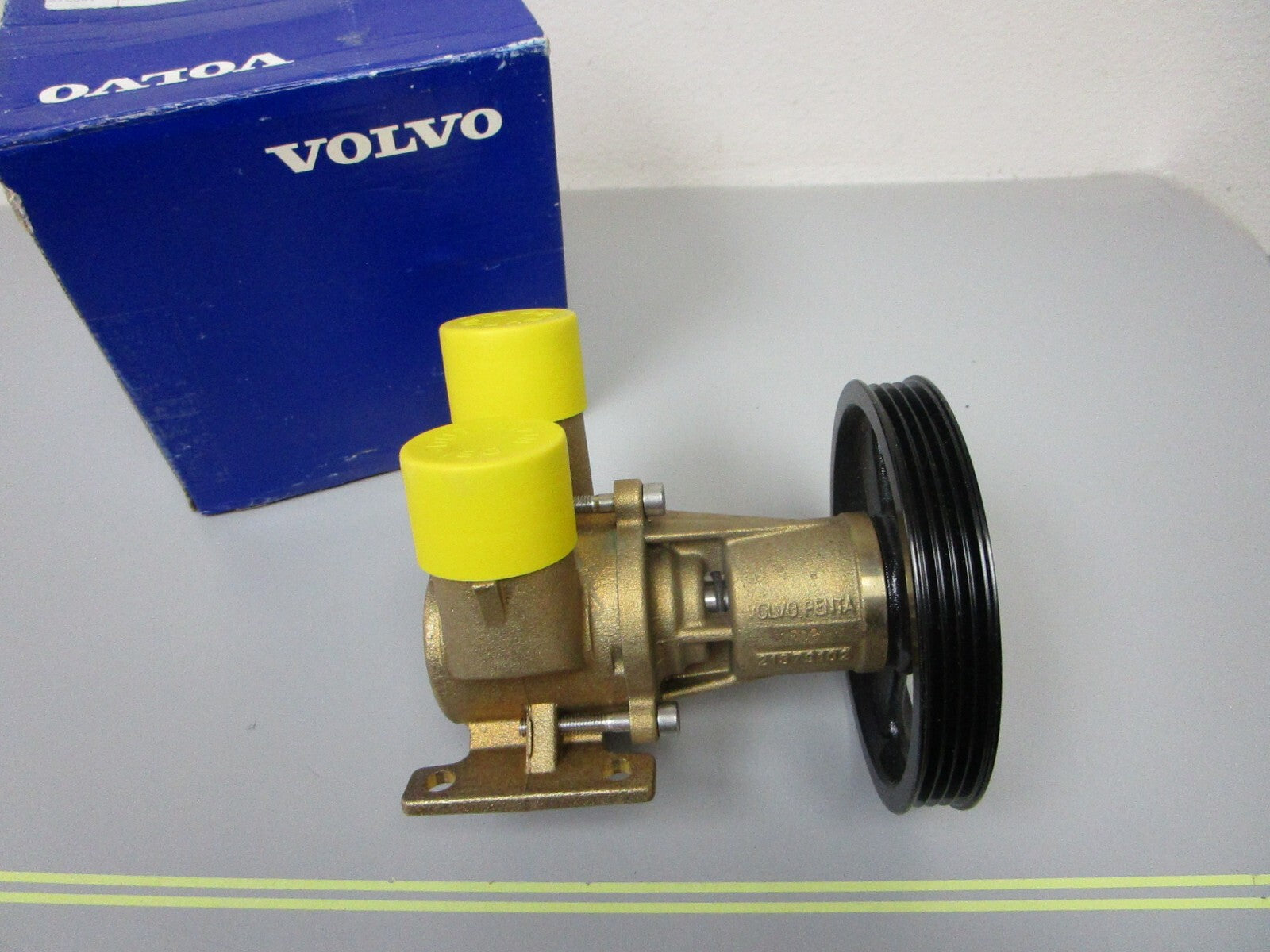 *NEW OEM* 0720 Volvo Raw Sea Water Pump 21379102