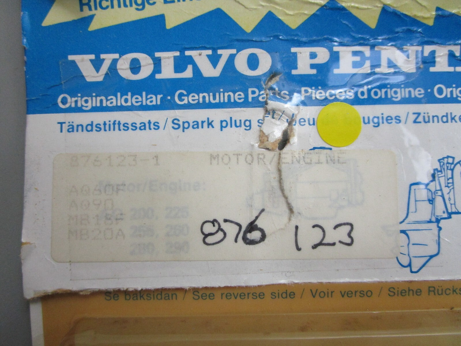 *NEW OEM* (LOT OF 4) 0810 Volvo Penta Spark Plug 876123