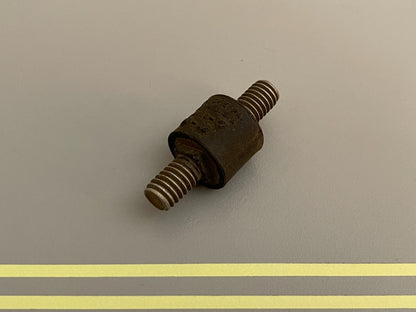 *NEW OEM* 0810 OMC Johnson Evinrude Rubber Mount 377582 0377582