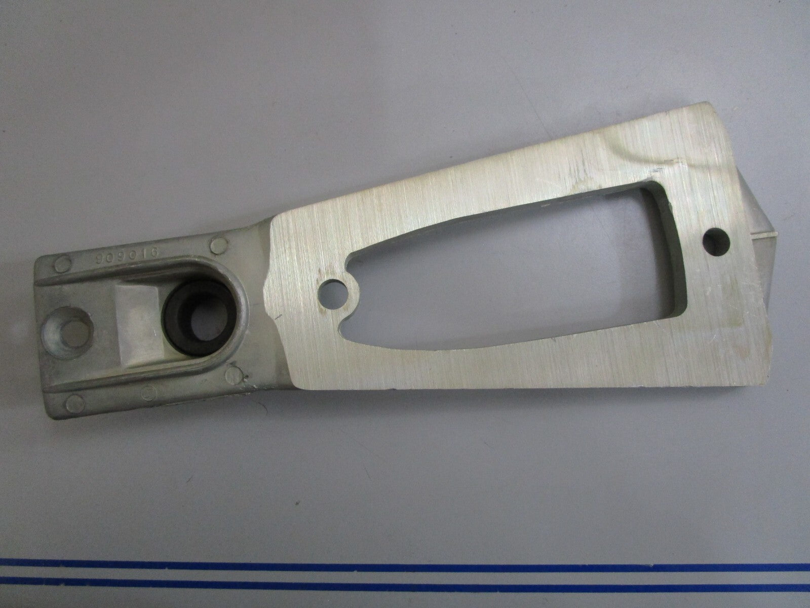 *NEW OEM* 0820 OMC Johnson Evinrude Rudder Plate 980968 0980968