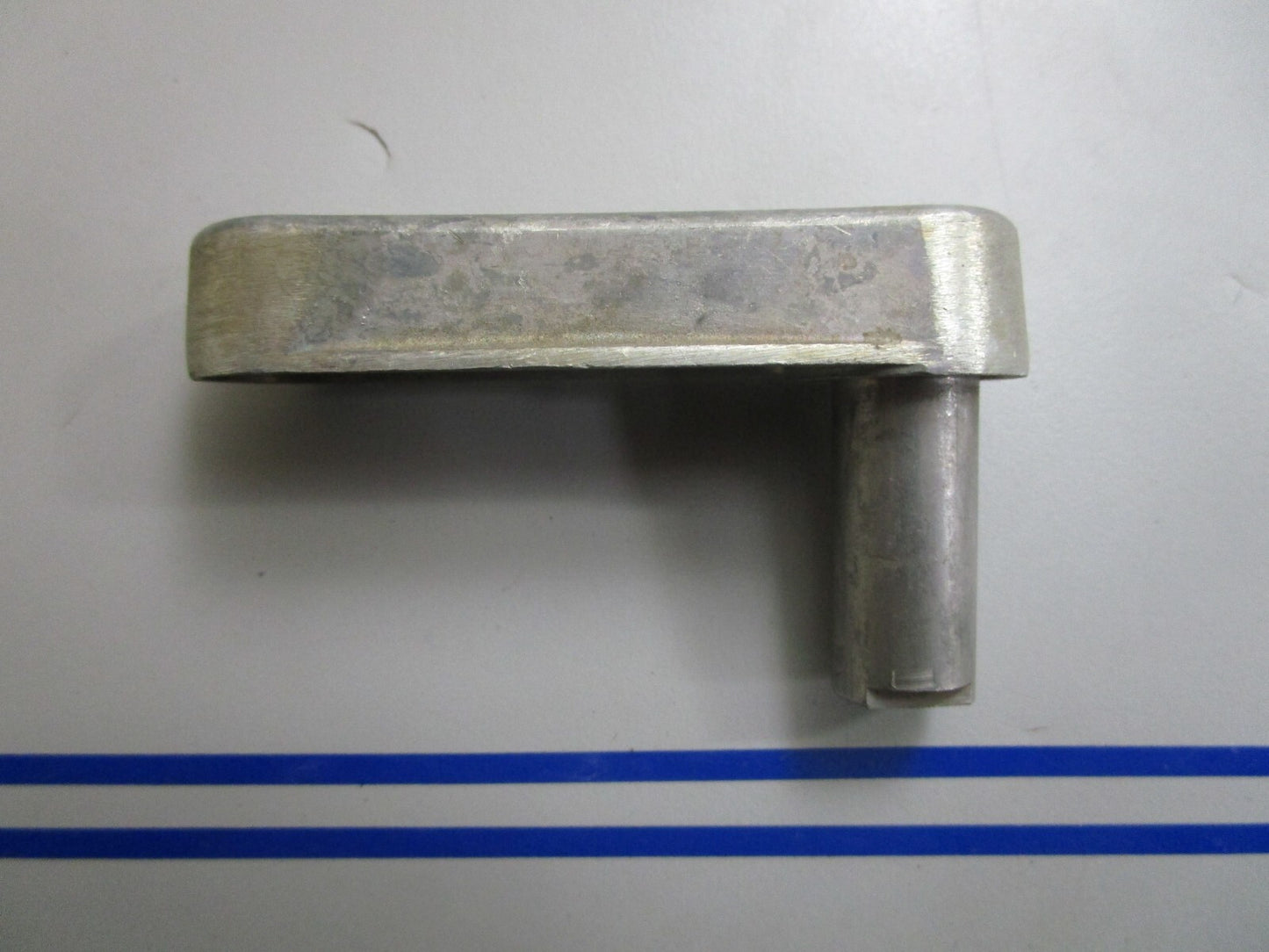 *NEW OEM* 0770 OMC Johnson Evinrude Front and Rear Latch Handle and Shaft 382645