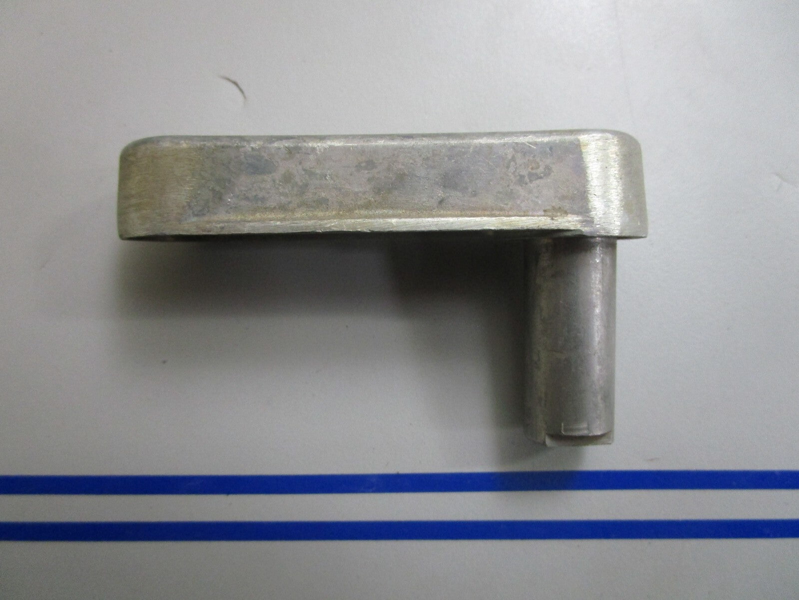 *NEW OEM* 0770 OMC Johnson Evinrude Front and Rear Latch Handle and Shaft 382645