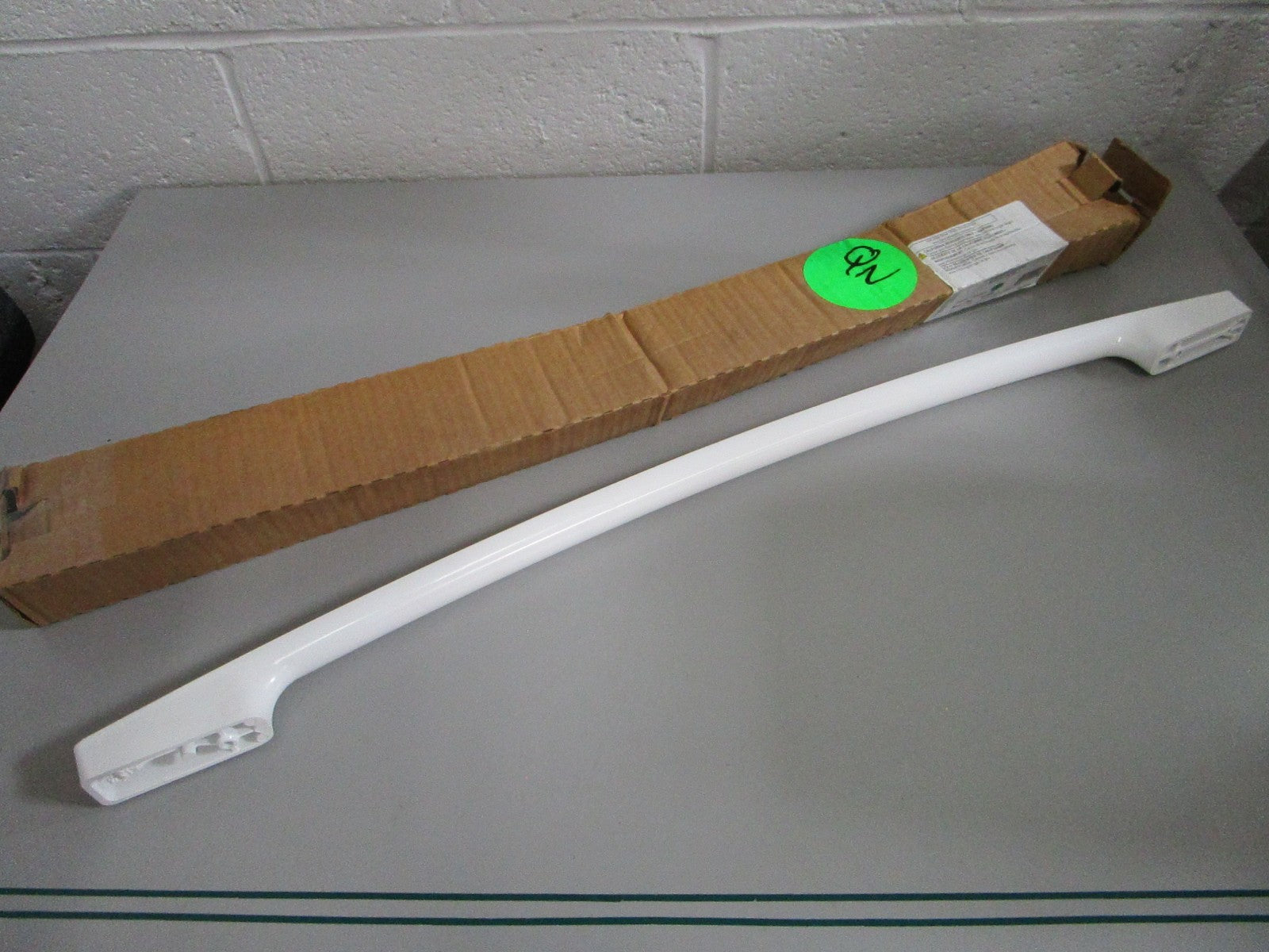 Whirlpool NEW OEM Range Oven Door Vent Trim W10817433 White NOS Part 0820