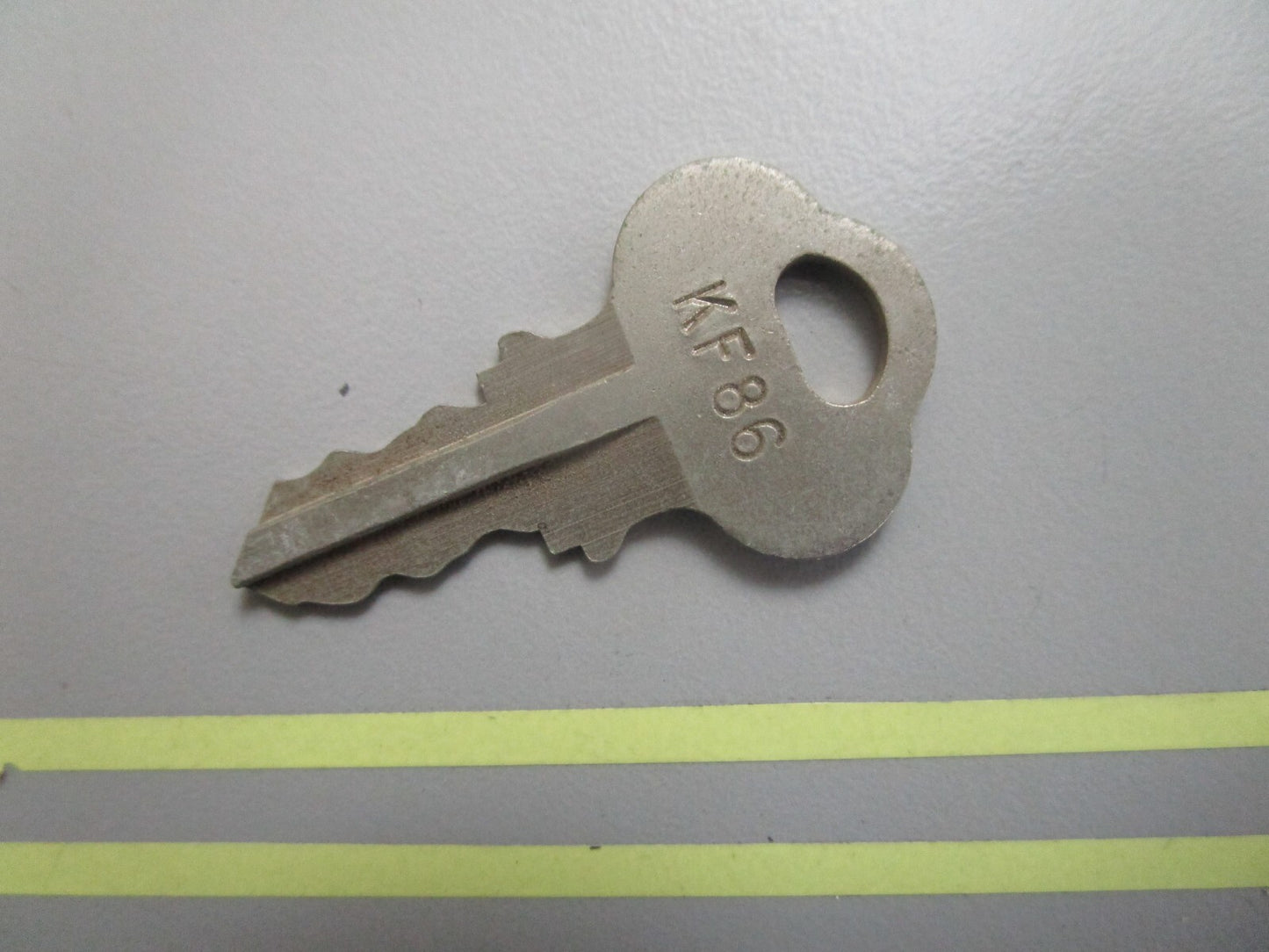 *NEW OEM* 0810 OMC Johnson Evinrude Ignition Key KF86 501601 0501601