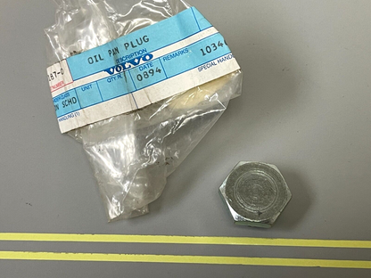 *NEW OEM* 0810 Volvo Penta Plug 948187