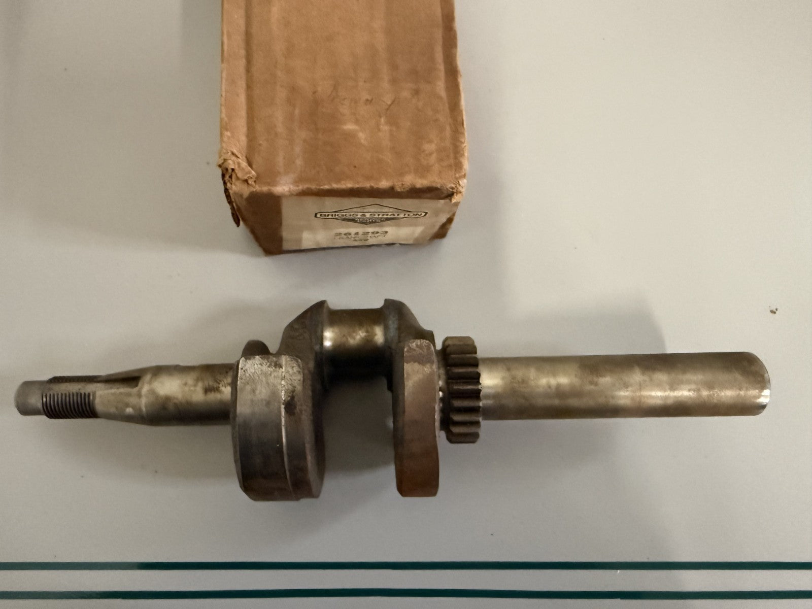 NEW OEM 261293 Briggs & Stratton Crankshaft 0820