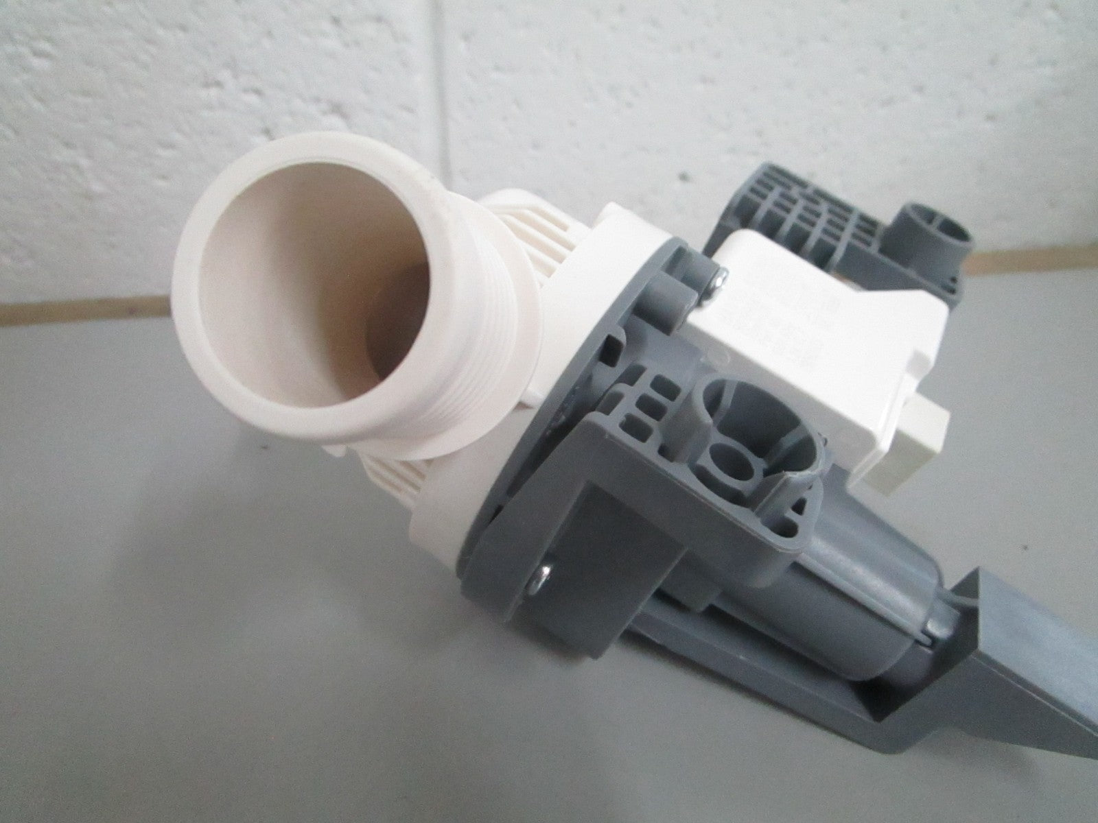 *NEW OEM* 0820 Whirlpool Water Pump W10876600