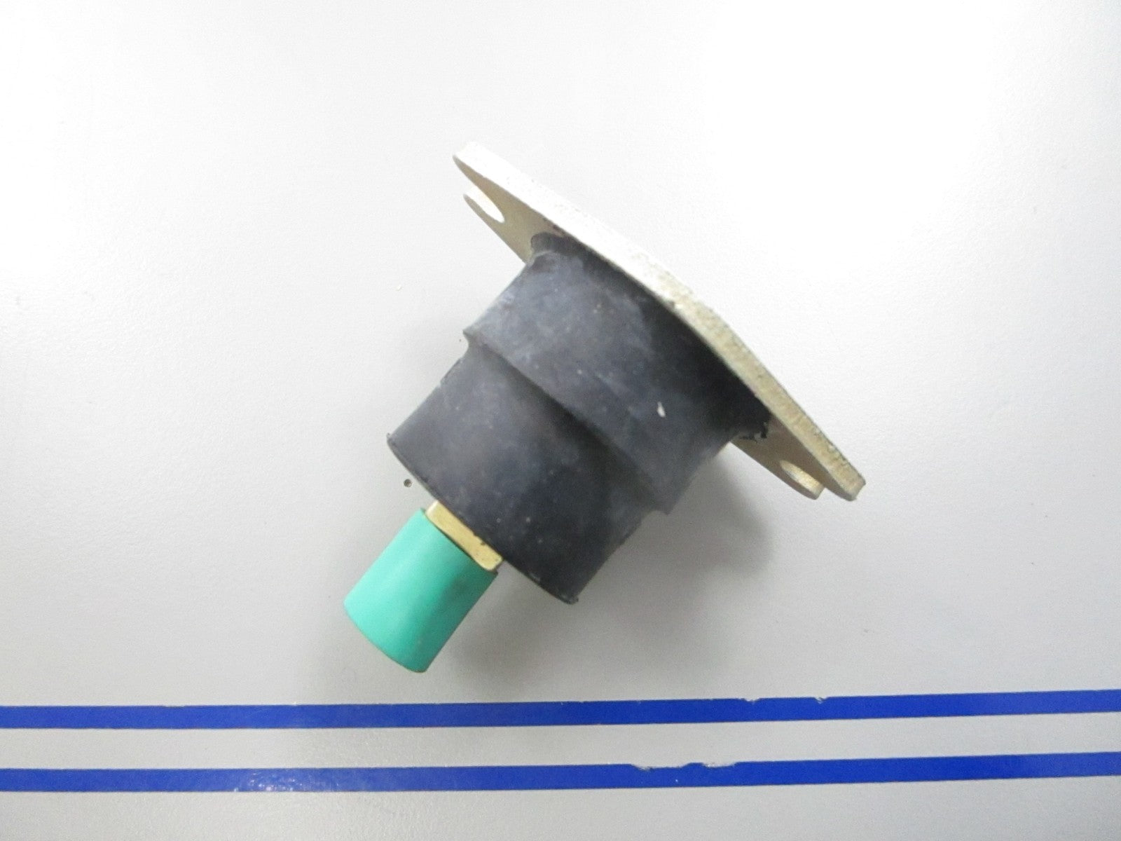 *NEW OEM* 0720 OMC Johnson Evinrude Rubber Mount 778211 0778211