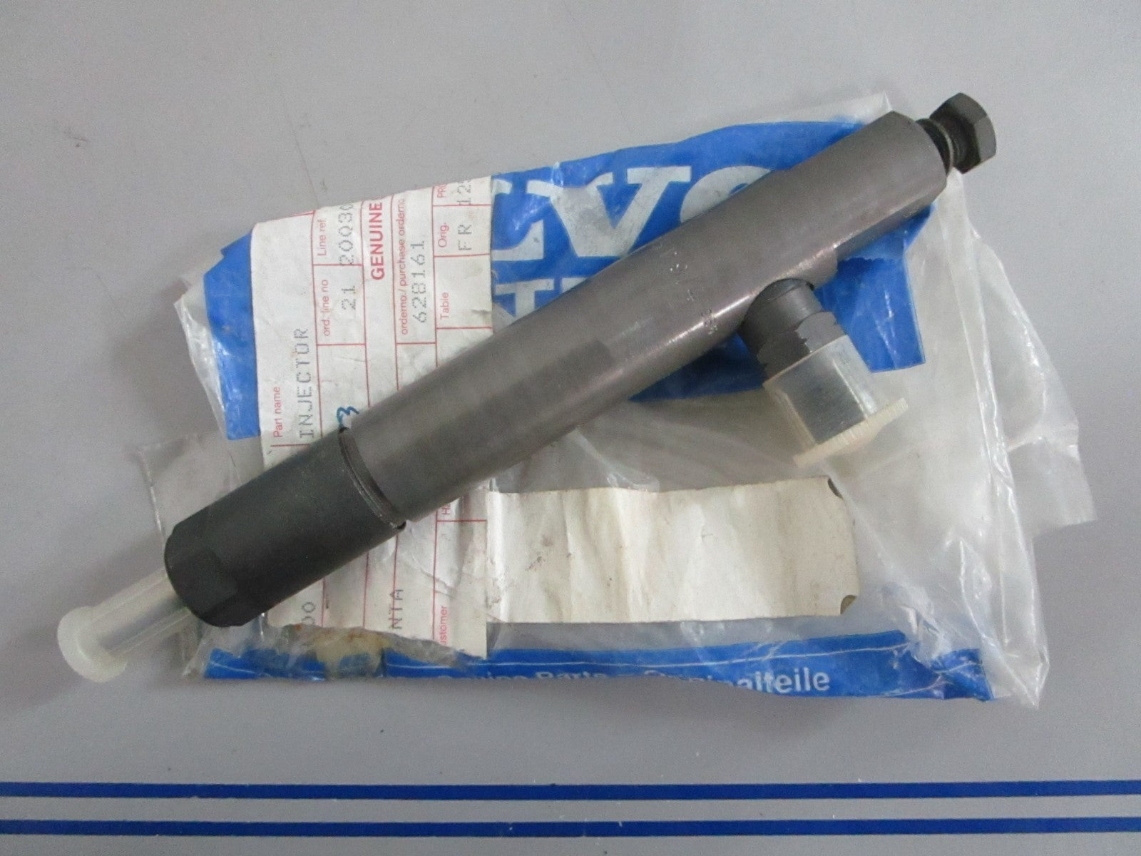*NEW OEM* 0820 Volvo Penta Injector 860383