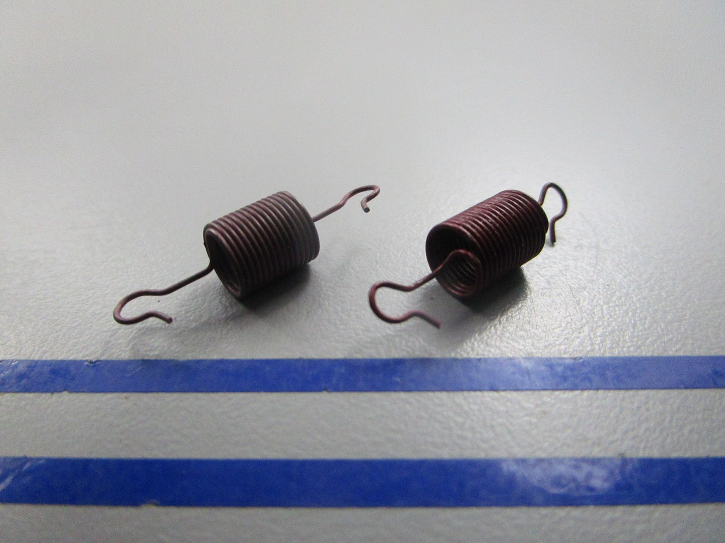 NEW OEM (LOT OF 2) 305011 0305011 OMC Johnson Evinrude Spring 0810
