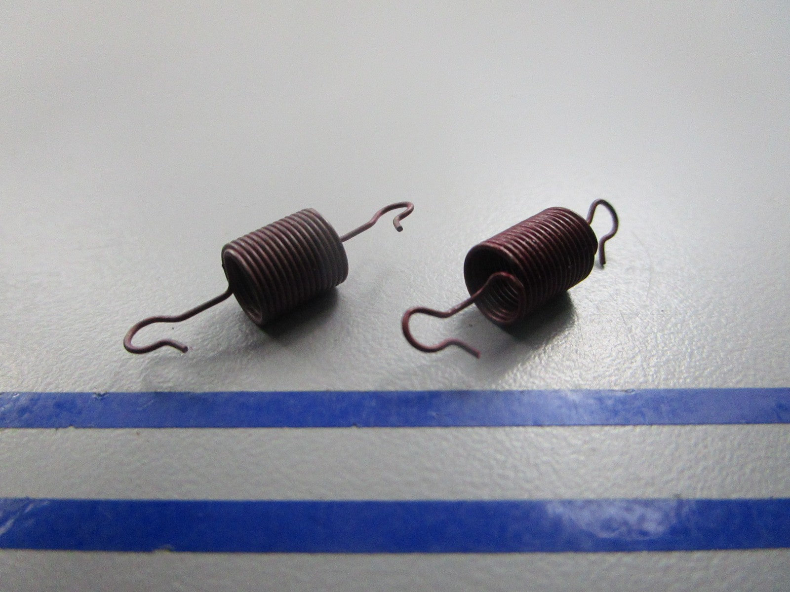 NEW OEM (LOT OF 2) 305011 0305011 OMC Johnson Evinrude Spring 0810