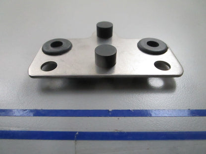 *NEW OEM* 0810 OMC Johnson Evinrude Bracket & Grommet 586804 0586804