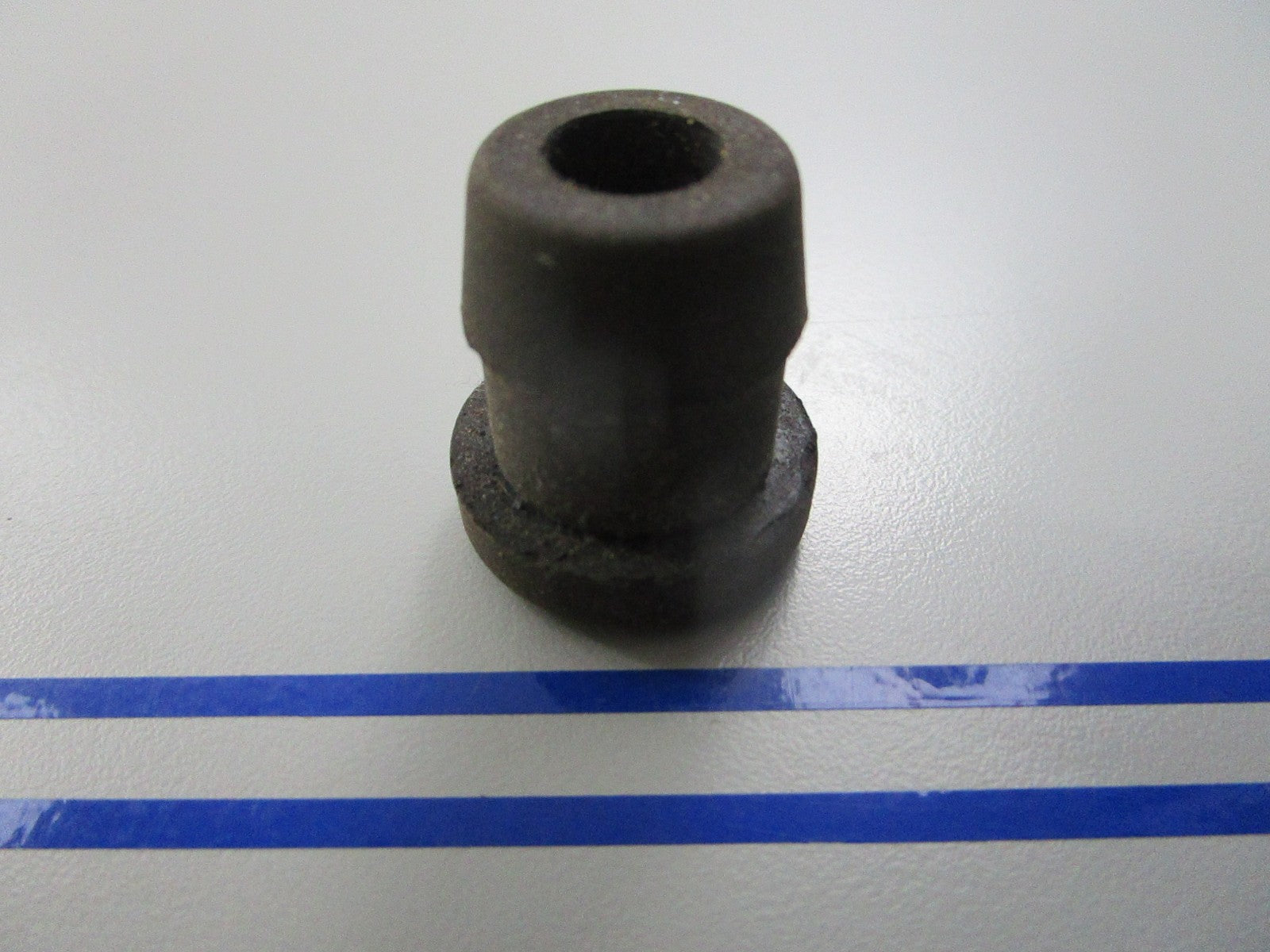 *NEW OEM* 0810 Mercury Quicksilver Grommet 23-35977