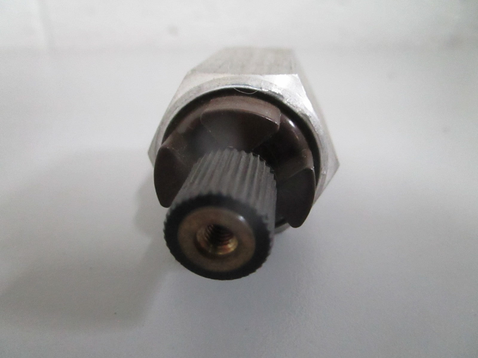 NEW OEM 0015421617 Mercedes-Benz Sender Unit 0820