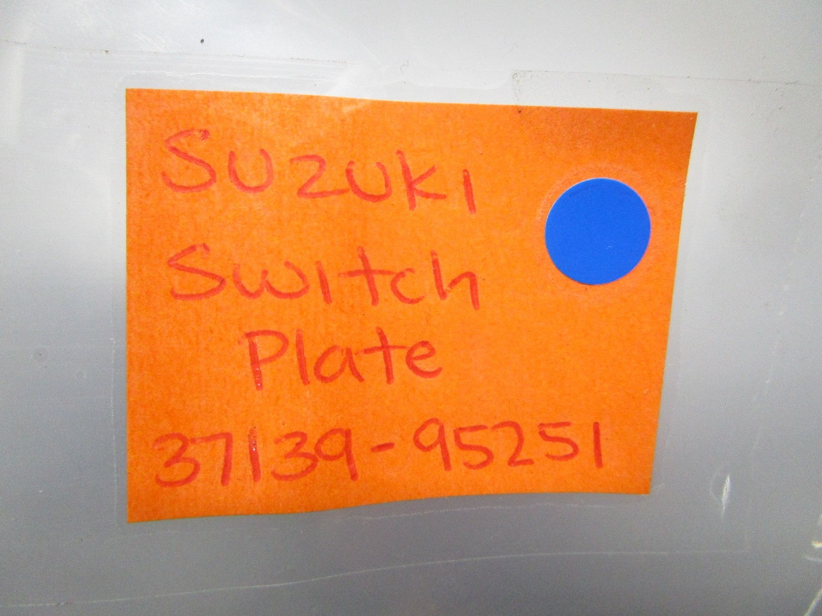 NEW OEM 37139-95251 Suzuki Switch Plate 0820