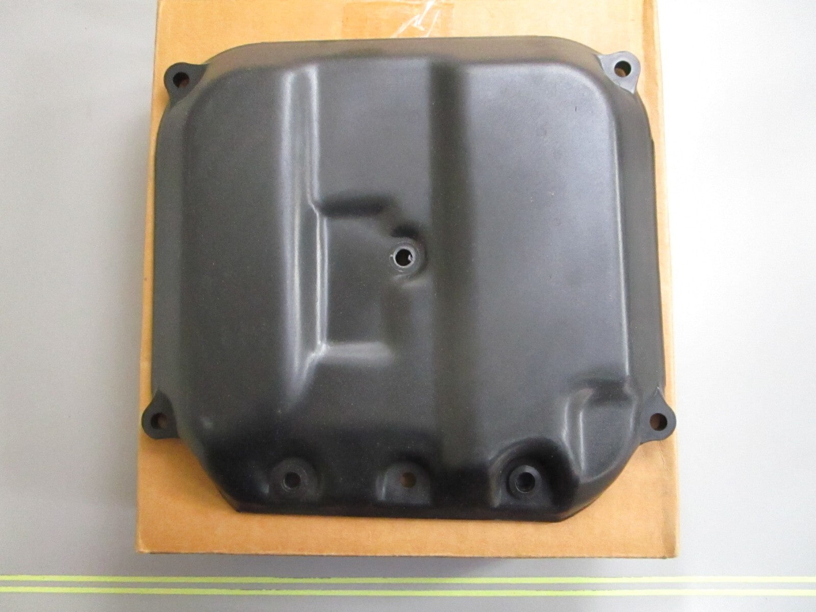 *NEW OEM* 0820 OMC Johnson Evinrude Air Silencer Cover 395441 0395441