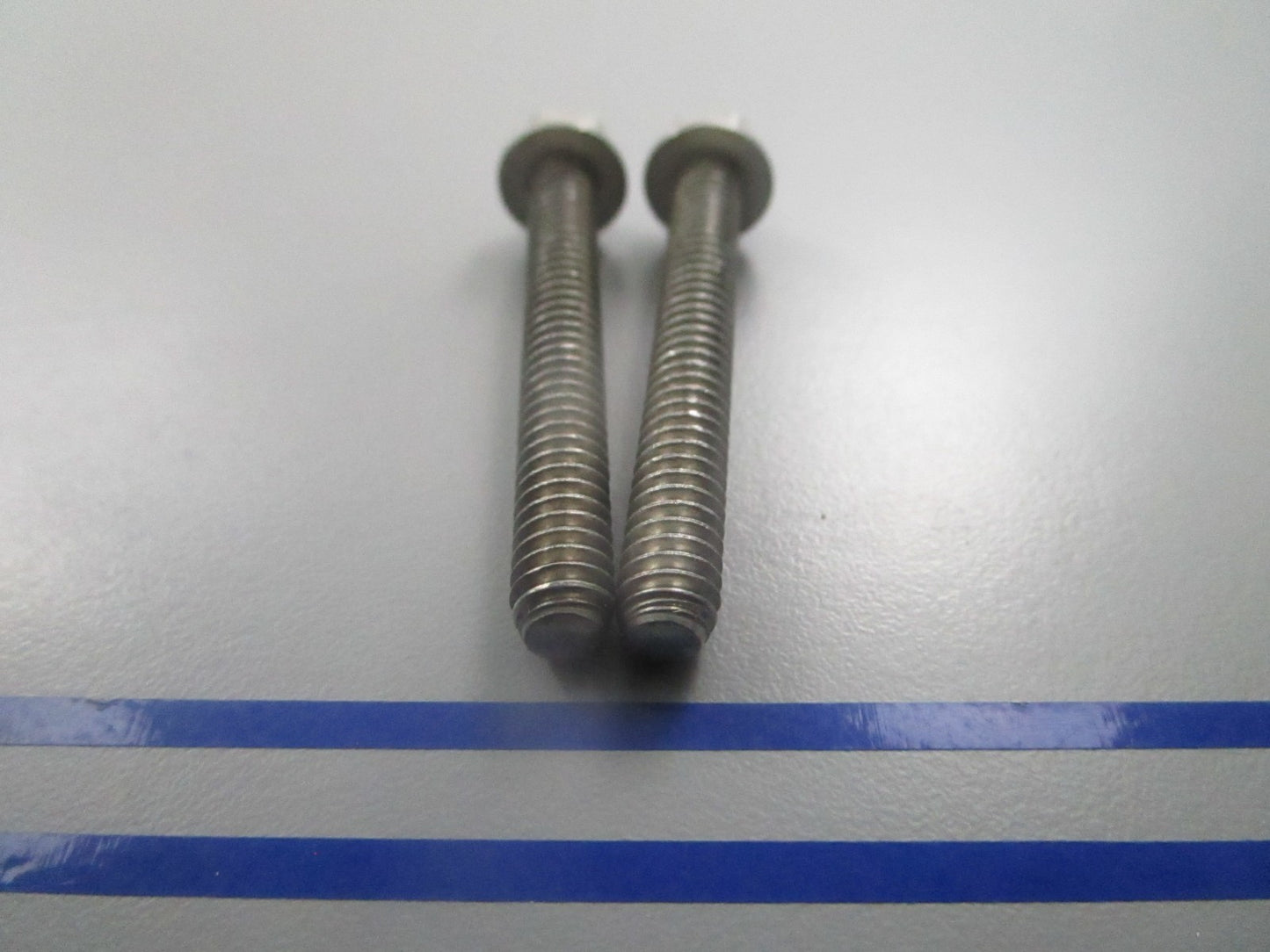 *NEW OEM* (LOT OF 2) 0810 OMC Johnson Evinrude Screw 334219 0334219