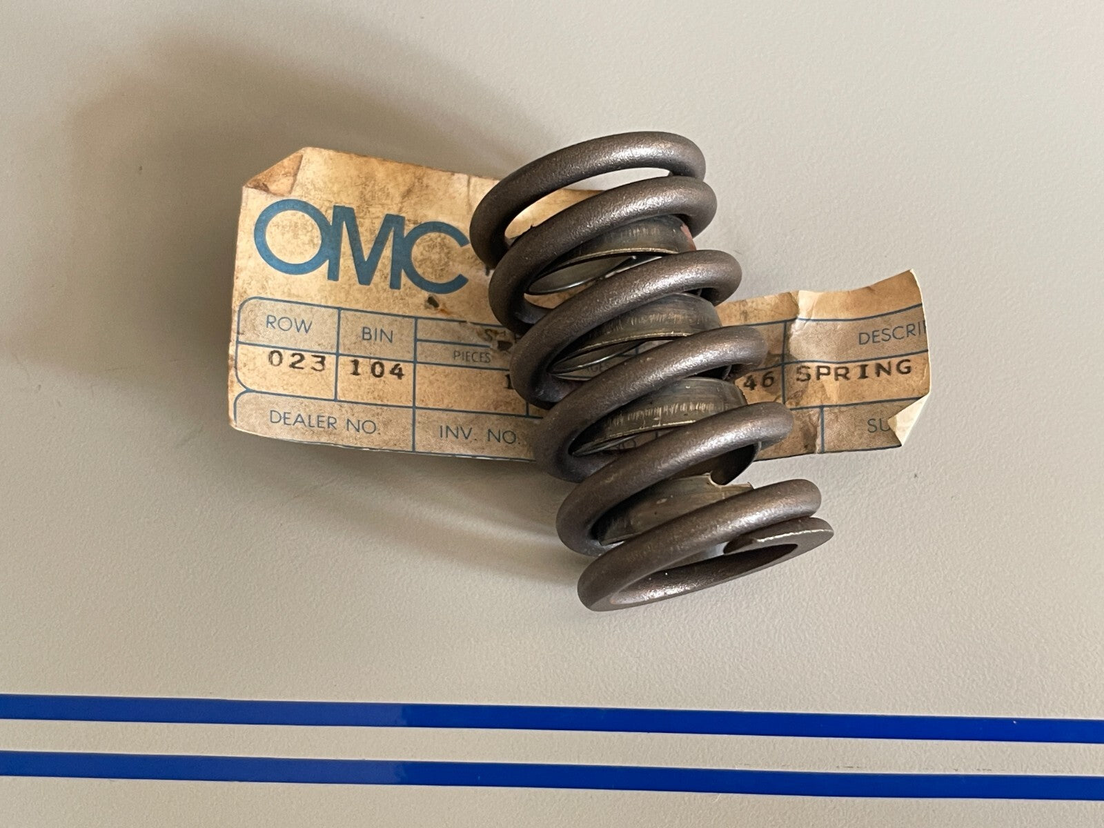 *NEW OEM* 0810 OMC Johnson Evinrude Spring 914446 0914446